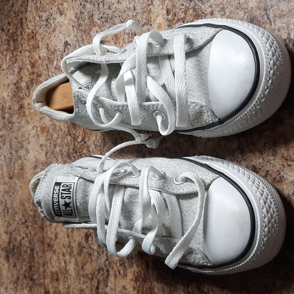 Converse Tennis Shoes